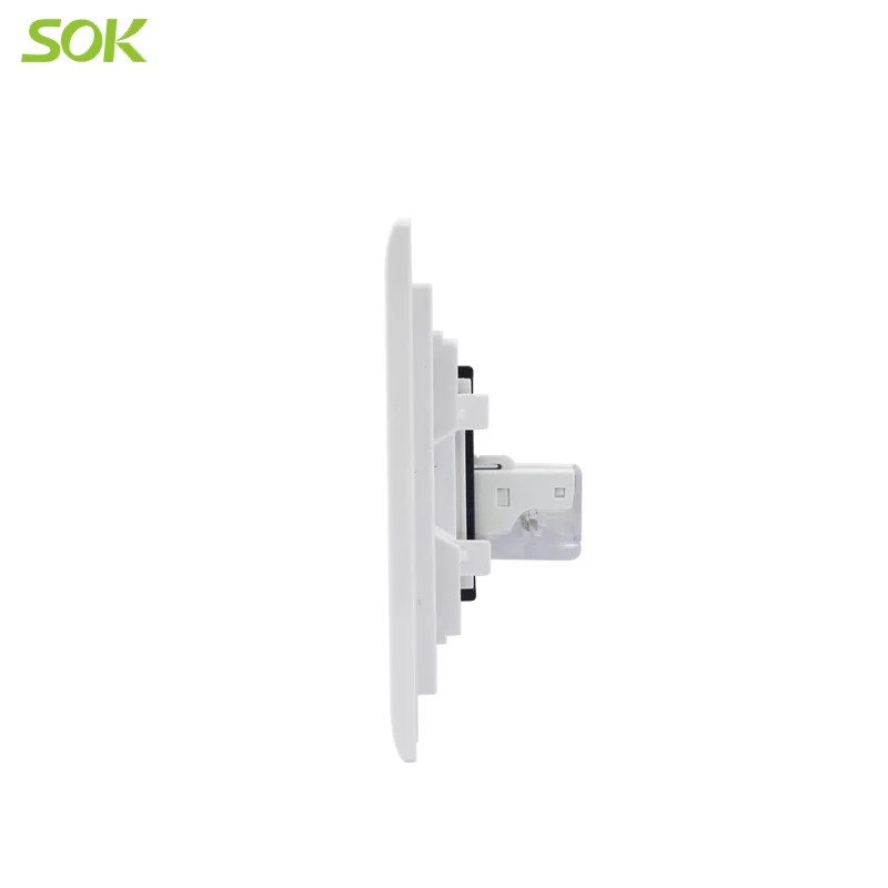 RJ45_LAN_Socket_Outlet_-_White_1_Gang_(2).jpg