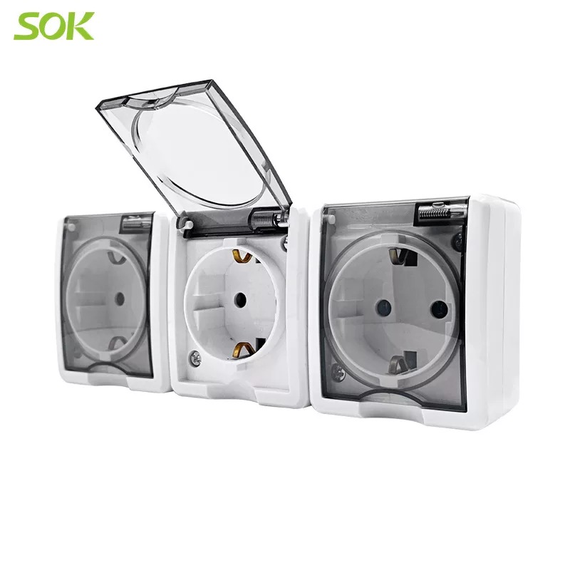 Triple_Schuko_Power_outlet_without_shutter_(Surface_yythkg_(2).jpg